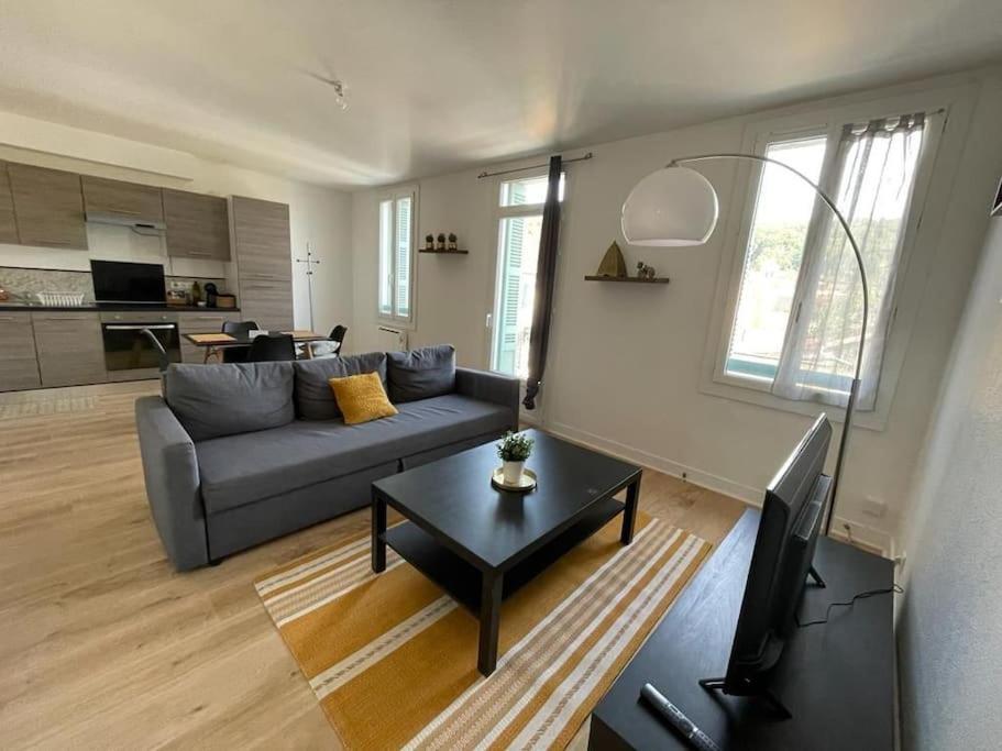 Appartement Avec Terrasse, Parking Gratuit Perigueux Exterior photo